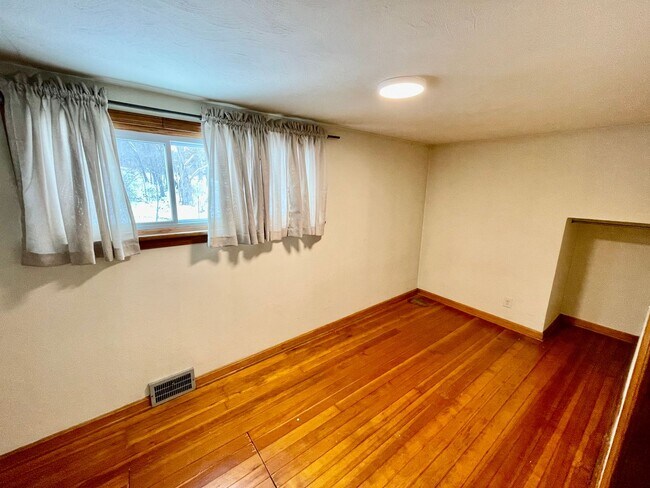 Building Photo - 120 Cotter Rd