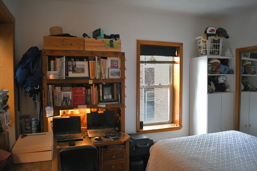 Building Photo - 374 North St