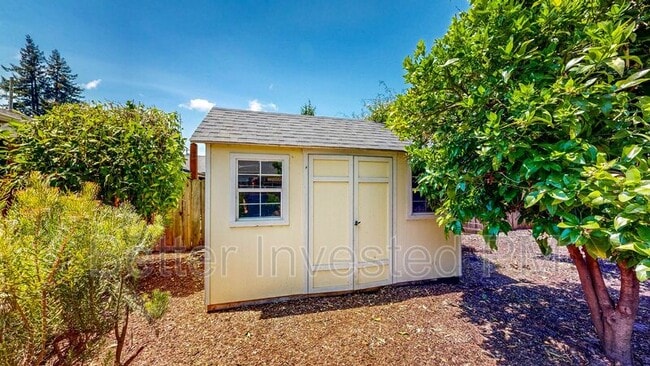 Building Photo - 3241 Montgomery Dr