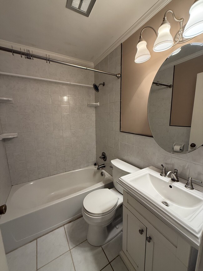 Building Photo - 106 Hawthorne Dr