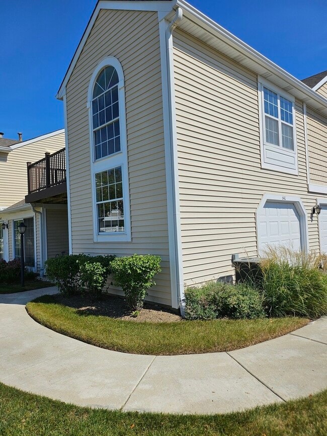 Building Photo - 640 Le Parc Cir