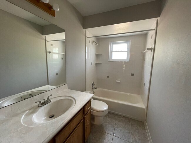 Building Photo - 1280 Gladiolas Dr