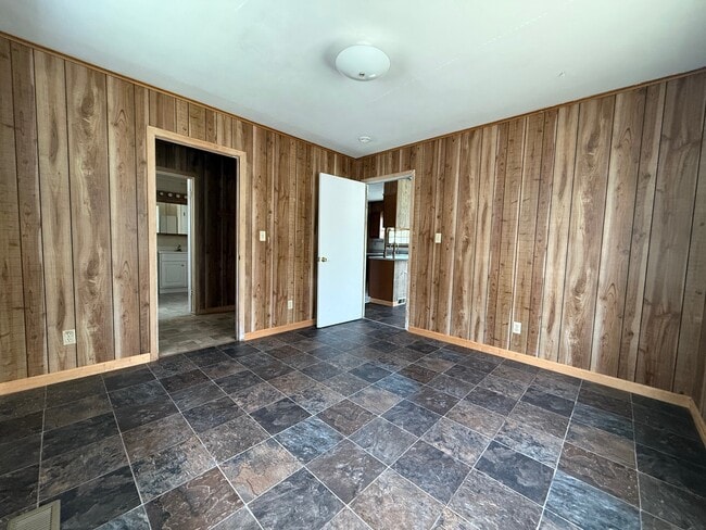 Building Photo - 308 Poplar St
