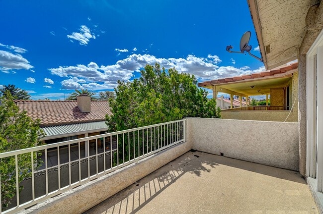 Building Photo - Charming 4 bedroom 3 bath fully furnished pool home in the heart of spring valley!