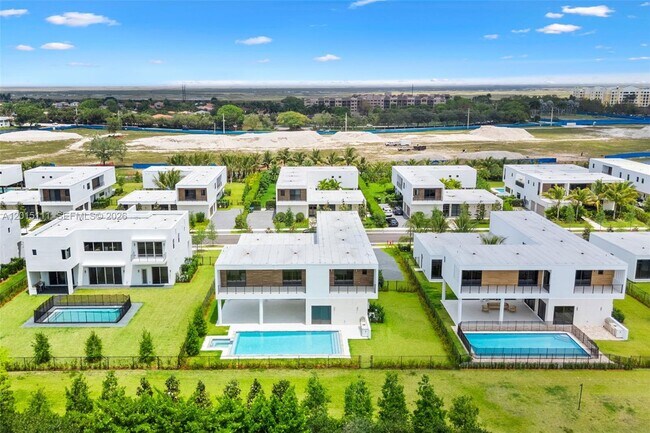 Building Photo - 16700 Botaniko Dr N