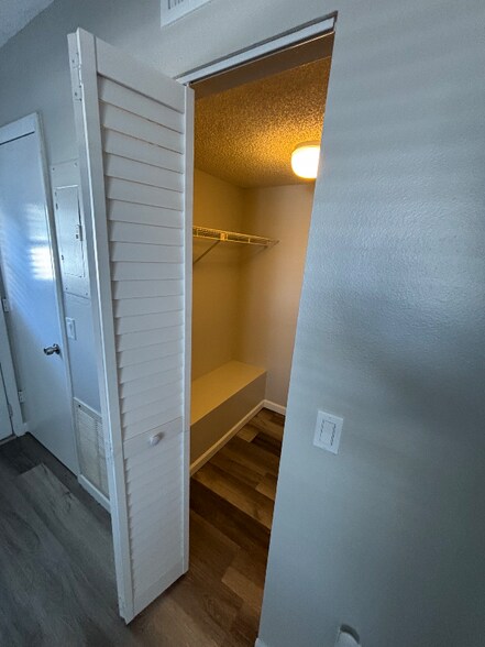 Building Photo - 4932 W Gandy Blvd