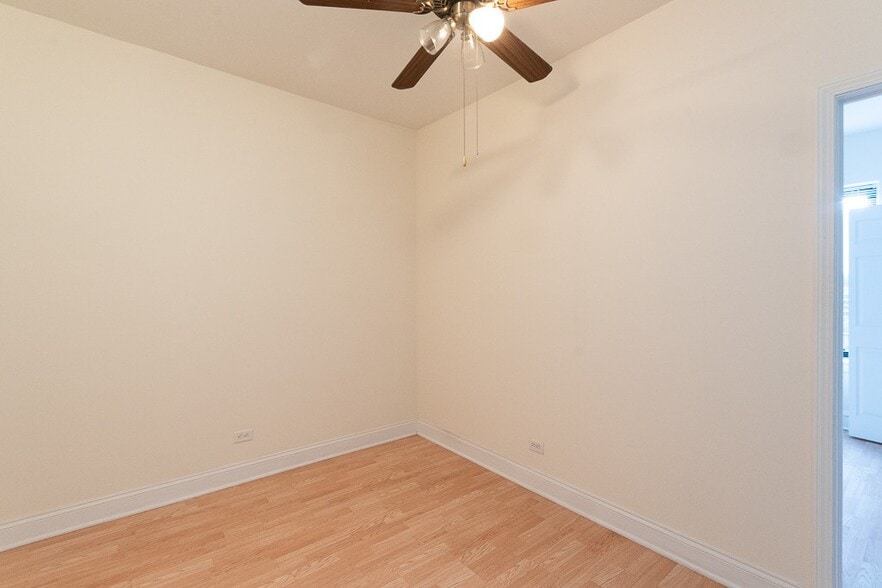 Building Photo - 4854 N Damen Ave