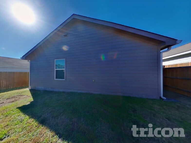 Building Photo - 5711 Raven Pl