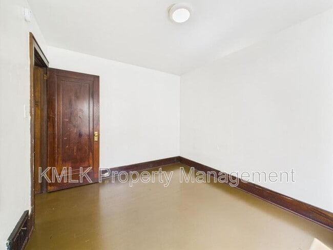 Building Photo - 661 Patterson Ave