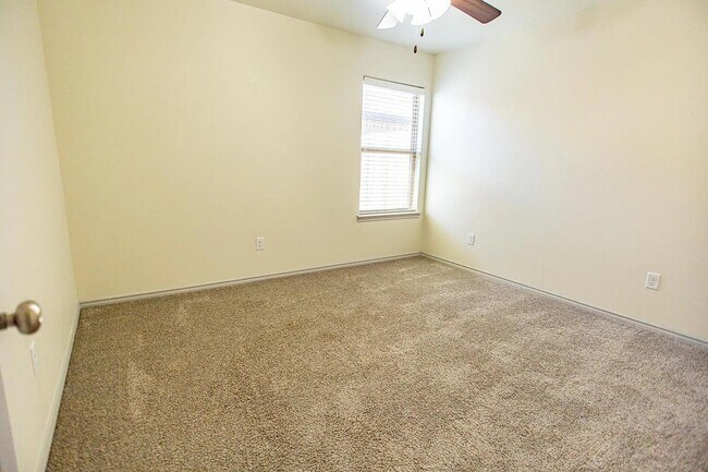 Building Photo - 1406 Kingston St