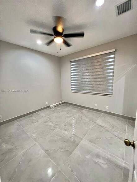 Building Photo - 3810 SW 51st St
