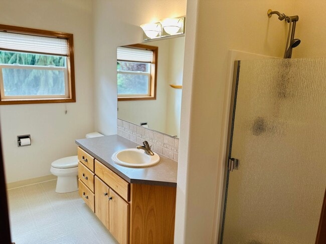 Building Photo - Stunning Custom Home with Beautiful Views