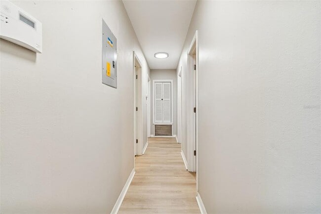 Building Photo - 2302 S Arrawana Ave