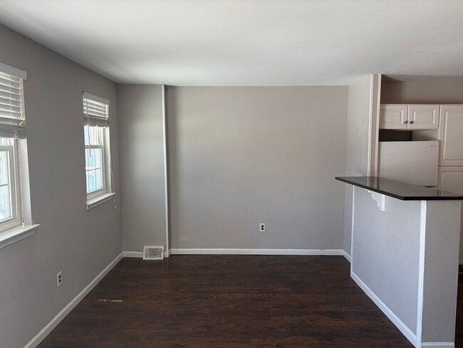 Building Photo - Renovated 3 Bed Twin Home for Rent