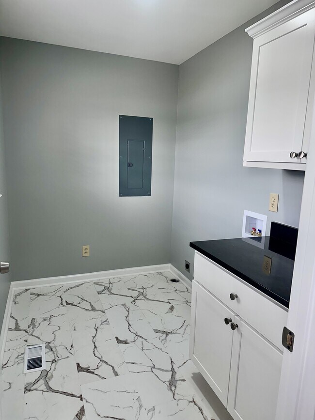 Building Photo - 101 Bayview Cir