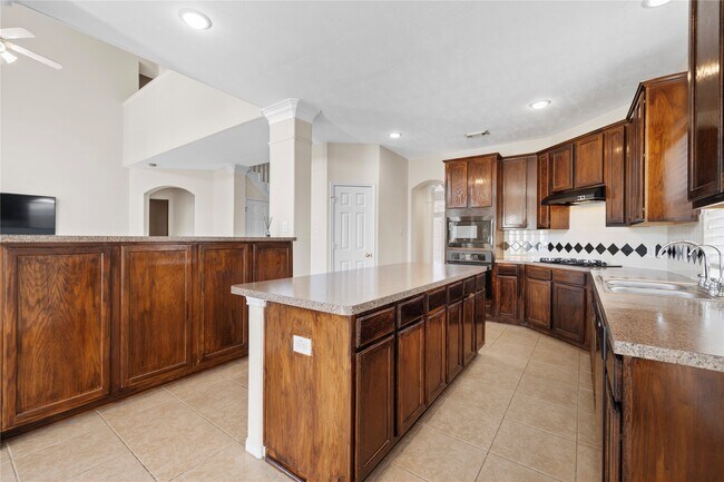 Building Photo - 1111 Blue Leaf Dr