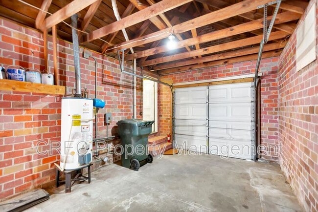 Building Photo - 9 Penn Ave