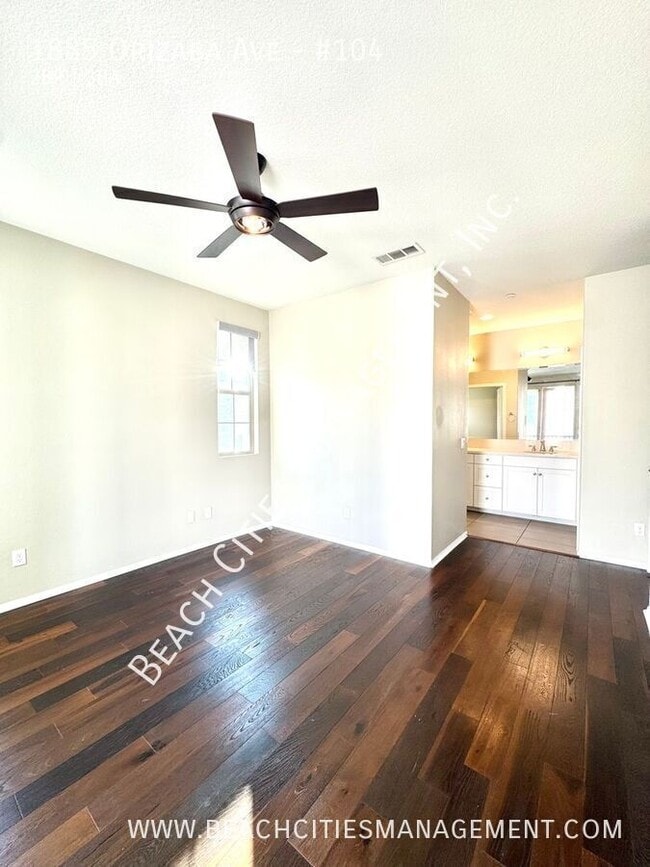 Building Photo - 1885 N Orizaba Ave