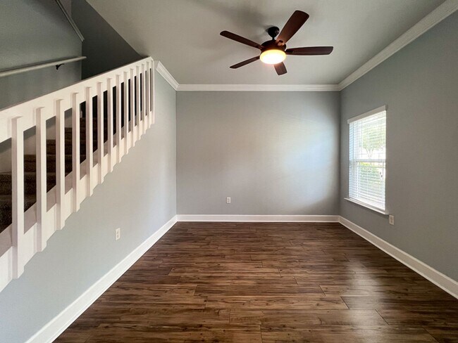 Building Photo - 3BR/2.5BA Townhouse in Sorrento - availabl...