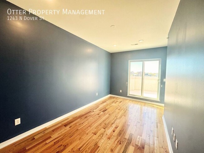 Building Photo - Modern 3BR/2.5BA Home with Balcony Terrace...