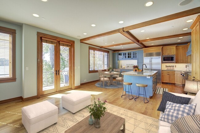 Building Photo - 3bd/3.75ba Sammamish Home