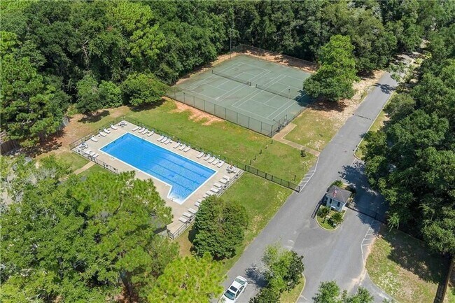 Building Photo - 337 Riverbend Dr