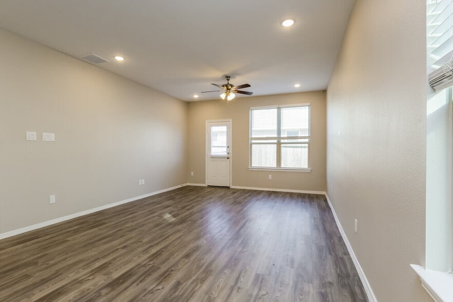 Building Photo - 16731 Rover Ln
