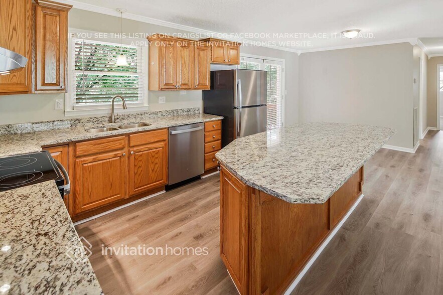 Building Photo - 2642 Hill Ln