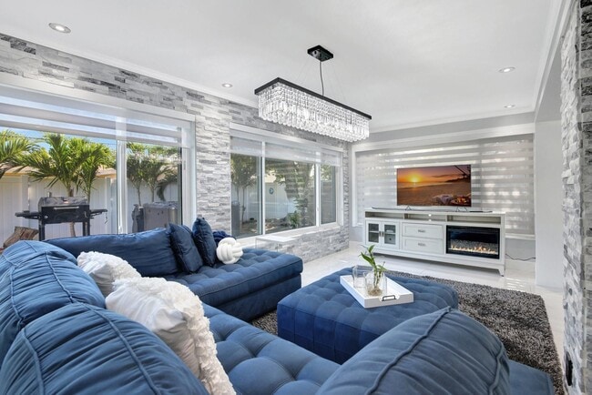 Building Photo - 2260 NE 62nd St