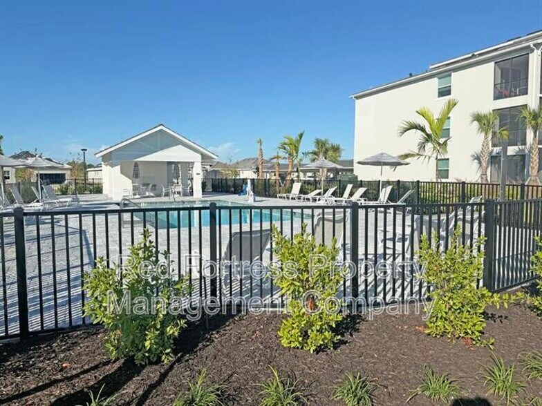 Building Photo - 15275 Grn Acrs Ave