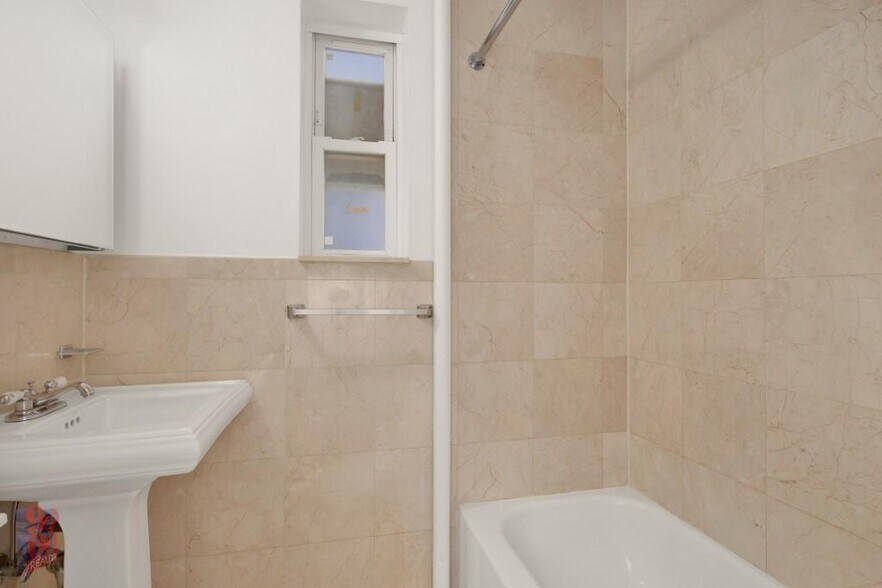 Building Photo - 221 E 23rd St
