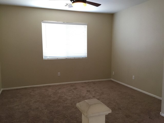 Building Photo - 6208 S 52nd Dr