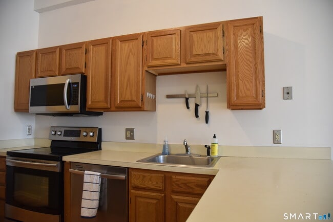 Building Photo - 32 Haviland St