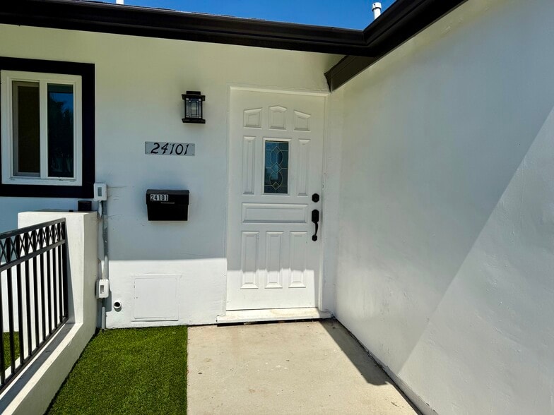 Building Photo - 24101 Victory Blvd