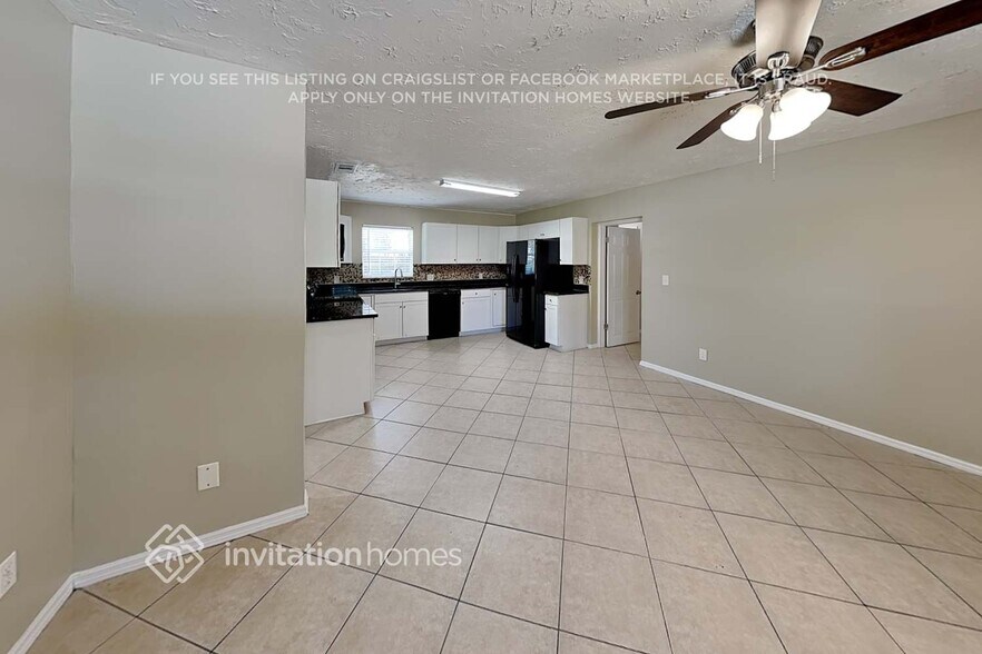 Building Photo - 923 38th St W