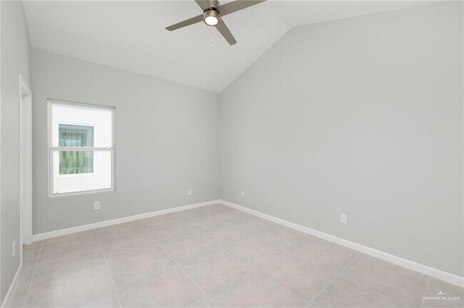 Building Photo - 2705 Woodpecker Rd