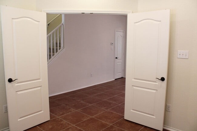 Building Photo - 3-BEDROOM IN WOODS OF ALON