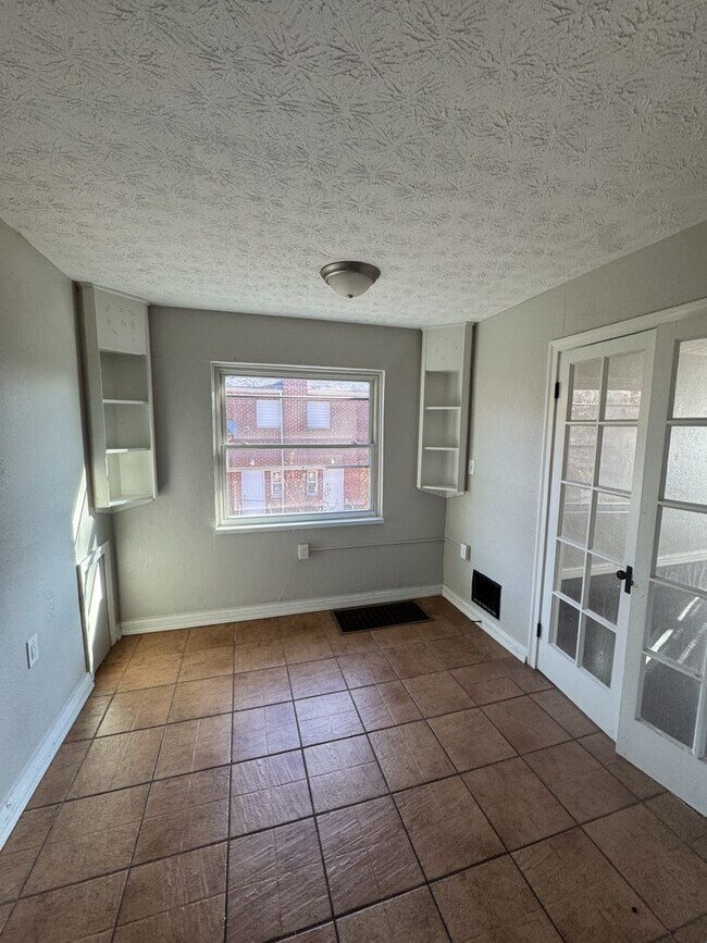 Building Photo - 321 W Norman Ave