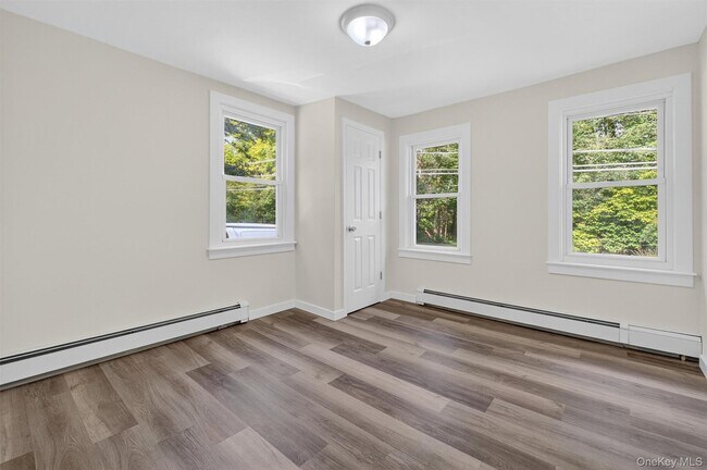 Building Photo - 2091 Maple Ave