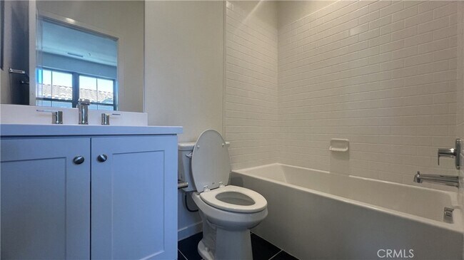 Building Photo - 110 Sunnyside