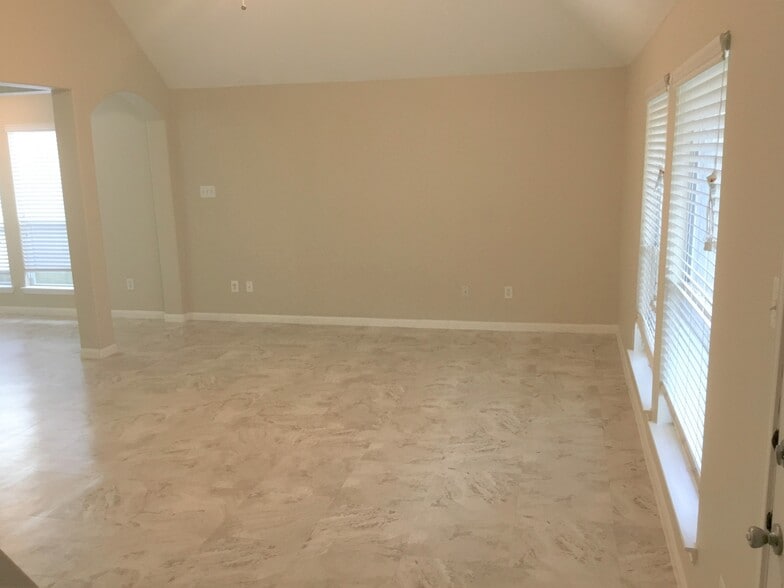 Building Photo - 13030 Maile Park Dr
