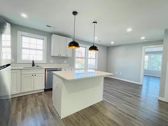 Building Photo - 487 Lincoln St