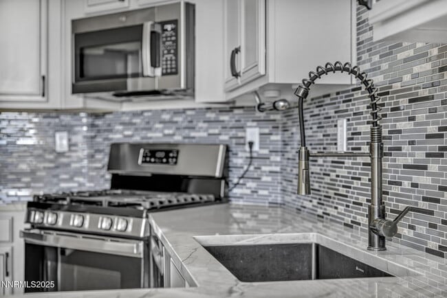 Building Photo - 9250 Lone Wolf Cir