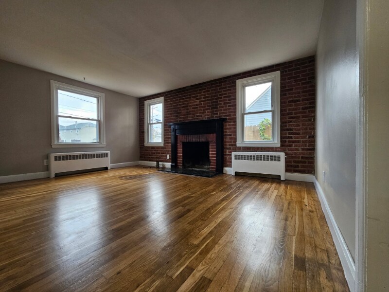 Building Photo - 1162 Main Ave