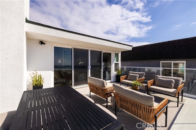 Building Photo - 3012 W Oceanfront