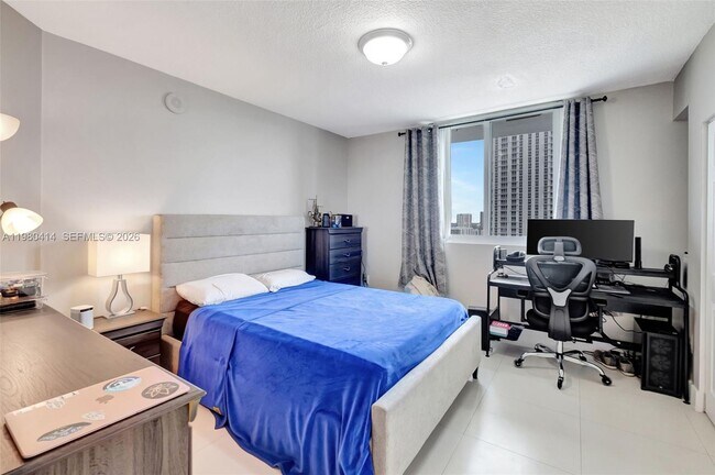 Building Photo - 275 NE 18th St