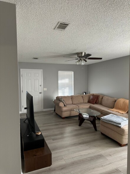 Building Photo - 703 Waterfield Dr