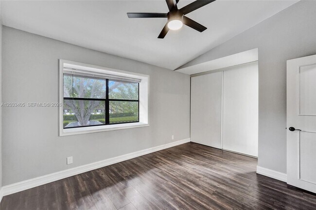 Building Photo - 3325 Carambola Cir S