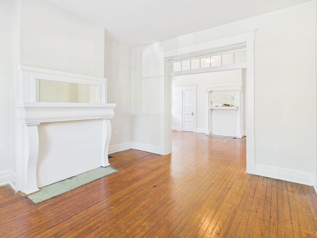 Building Photo - 203 W 33rd St