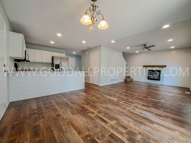 Building Photo - 3 Bedroom 3.5 Bath Urbandale Home Waukee S...